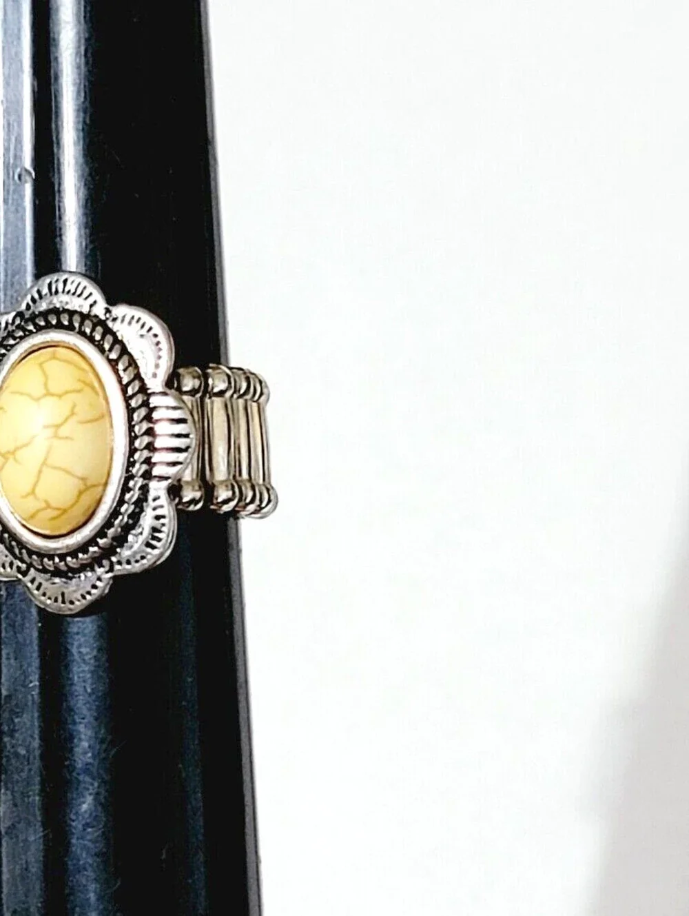 Southwestern Lucite Stretch Ring, Silver-tone Fashion Ring  r-73